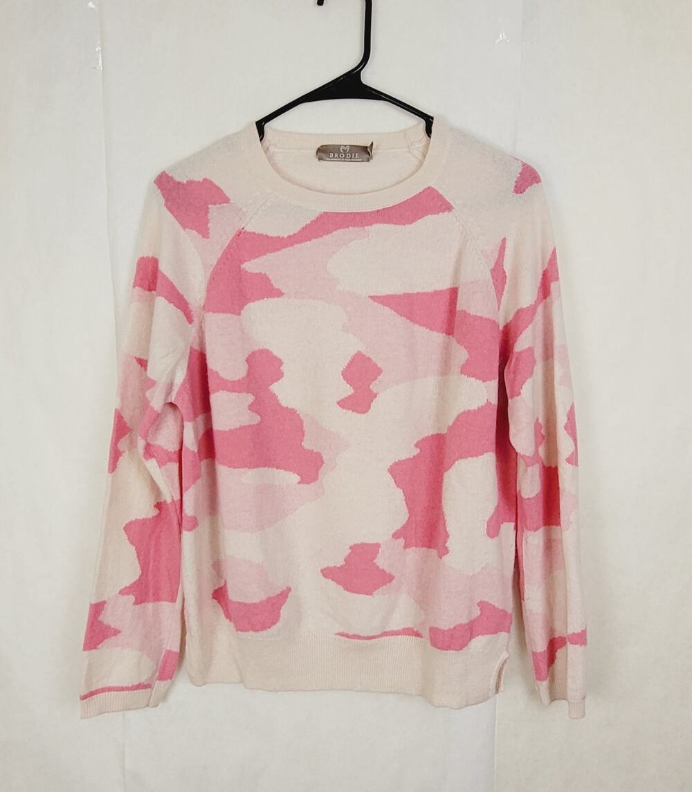 Brodie pink camo cashmere long sleeved sweater Size medium Luxe Old Money